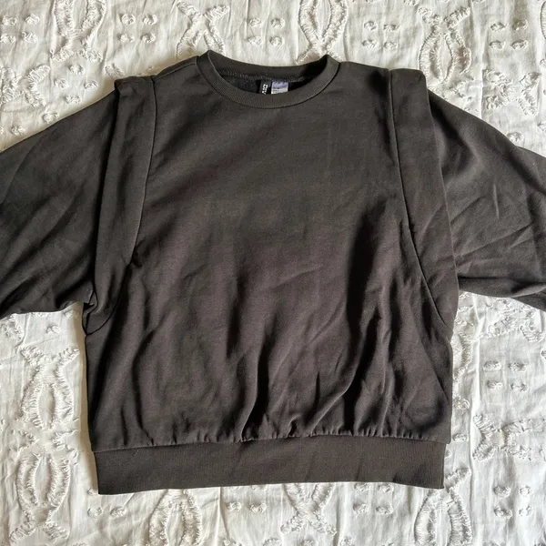 H&M Black XS Crewneck - Image 2