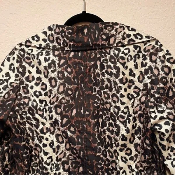 ‎NWOT. Beautiful and Classy Lull Medium Leopard blazer. Black - Image 7