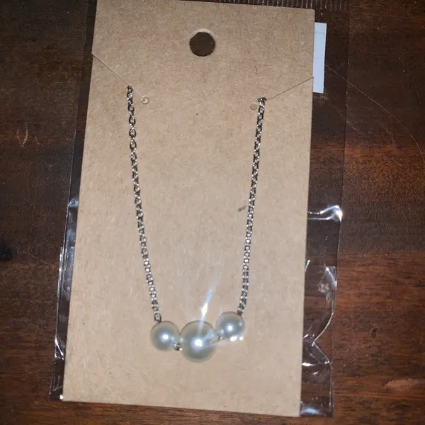 Faux Pearl Silver Tone Chain Necklace 16 inch NWT - Image 3