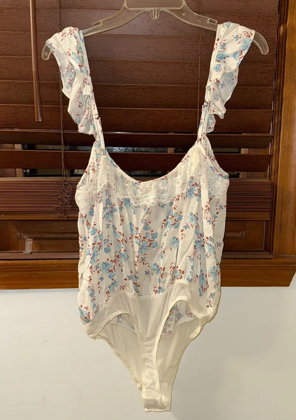 NWT $68 Free People Ivory Combo Take It Away Floral Tie-Front Lace Bodysuit S - Image 5