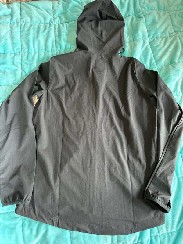 Vuori Outdoor Trainer Shell Jacket - Image 6