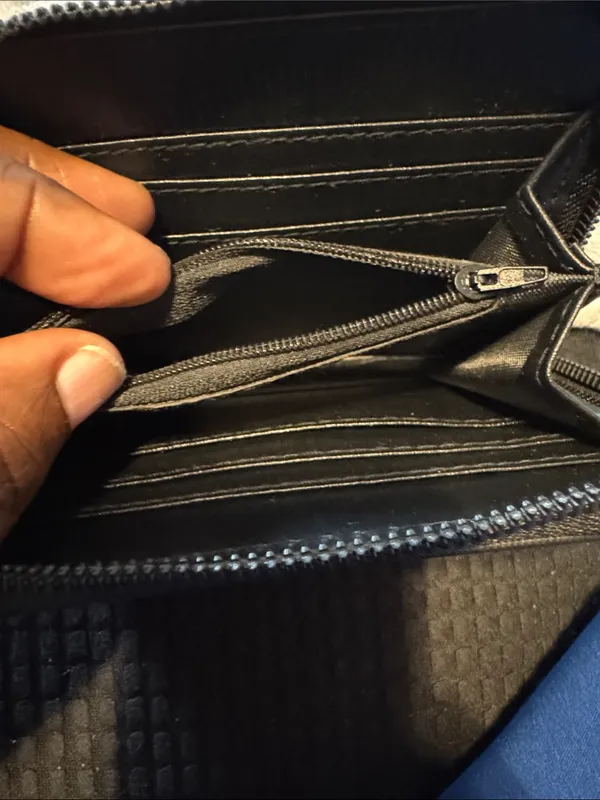 Black Zip - Image 4