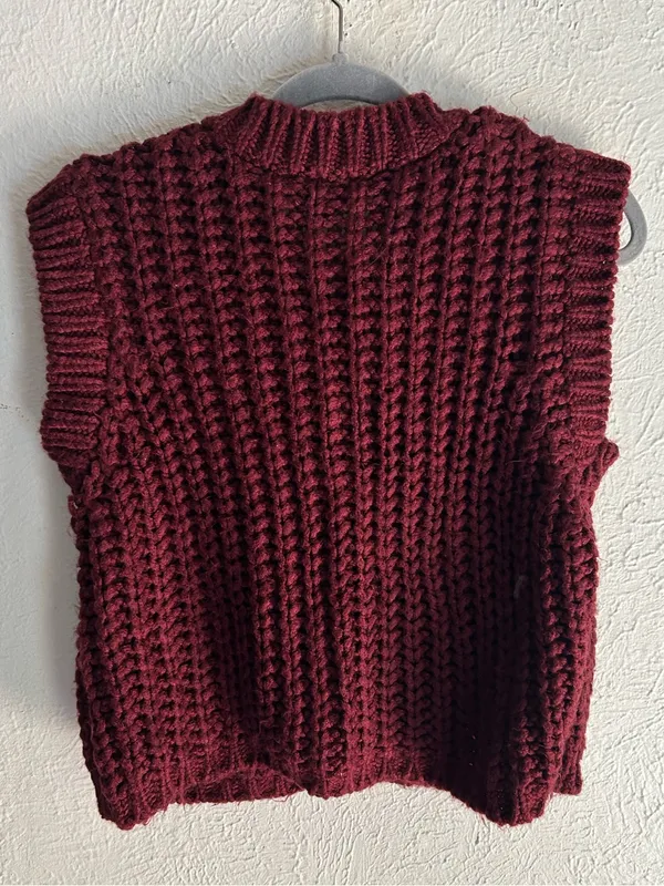 Zara Burgundy Chunky Knit Sweater Vest Gold Buttons Small Academia preppy - Image 3