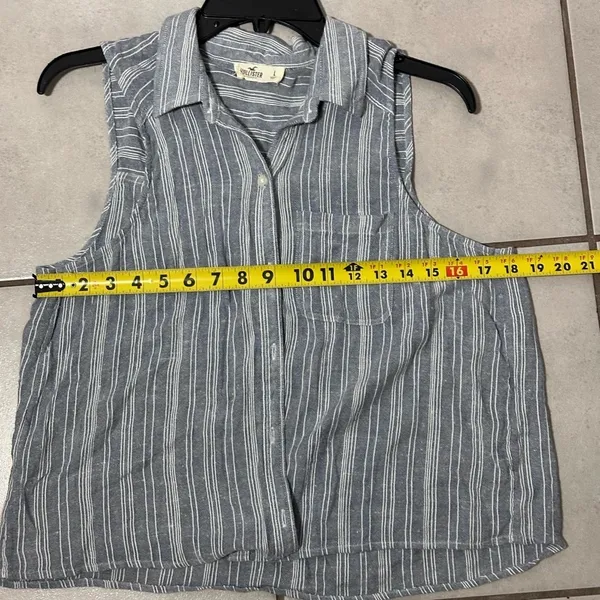 Hollister Women Gray Stripes Sleeveless‎ Button Down Shirt size L. - Image 7