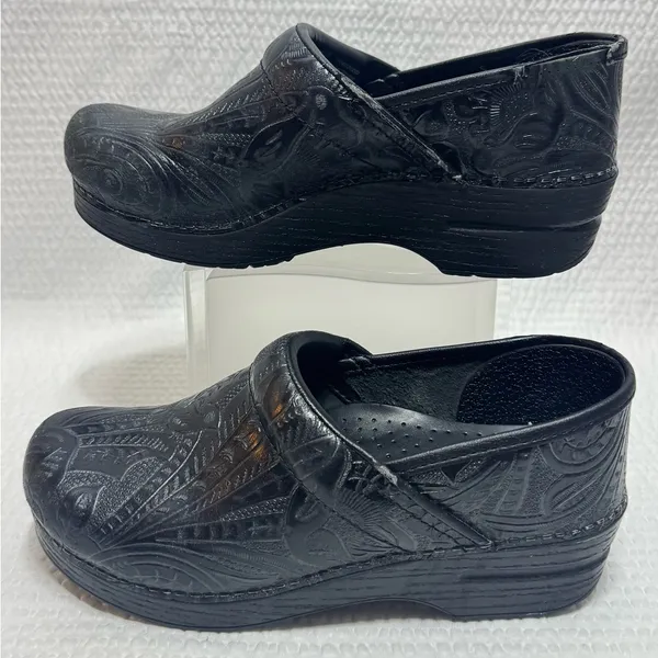 Dansko Professional Black Tooled Leather Women's Clogs size 38 (7.5) - Image 2