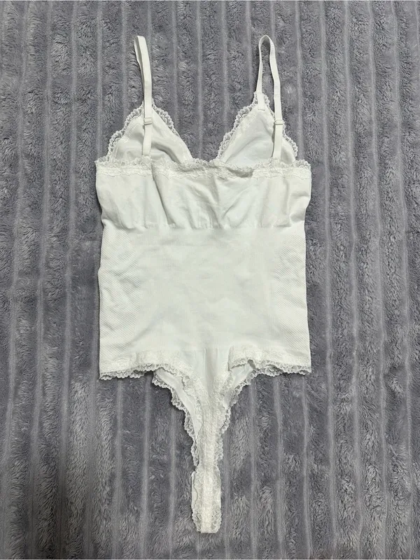 White Lace Seamless Shapewear Bodysuit - Thong Style - Size L - Image 4