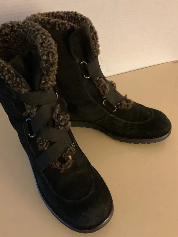 Stuart Weitzman women Black Suede Combat Boots with Brown Shearling Trim size 6 - Image 5