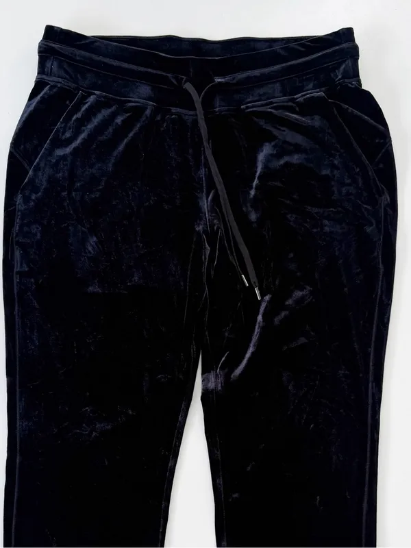 lululemon Ready to Crush High-Rise Velour Joggers size 10 in black - Image 3
