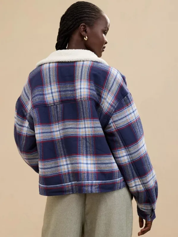 Aerie Cropped Plaid Sherpa-Lined Jacket in Navy - Image 5
