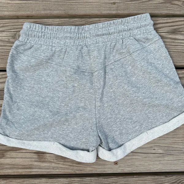 icyzone comfy grey women’s shorts with pockets - Image 3