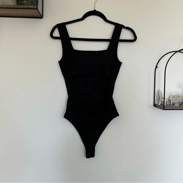Lulus Black Open Back Cut Out One‎ Piece Bodysuit Size Small - Image 2