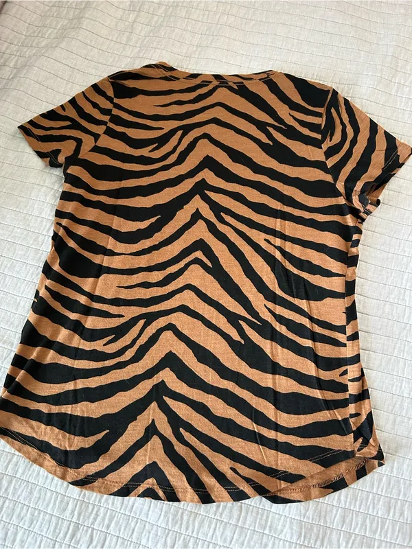 Banana republic cozy slub cotton modal tan black animal print tee shirt S - Image 6