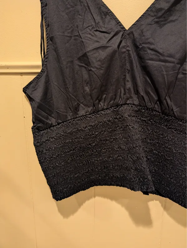 Old Navy V-neck Tank Top - Image 11