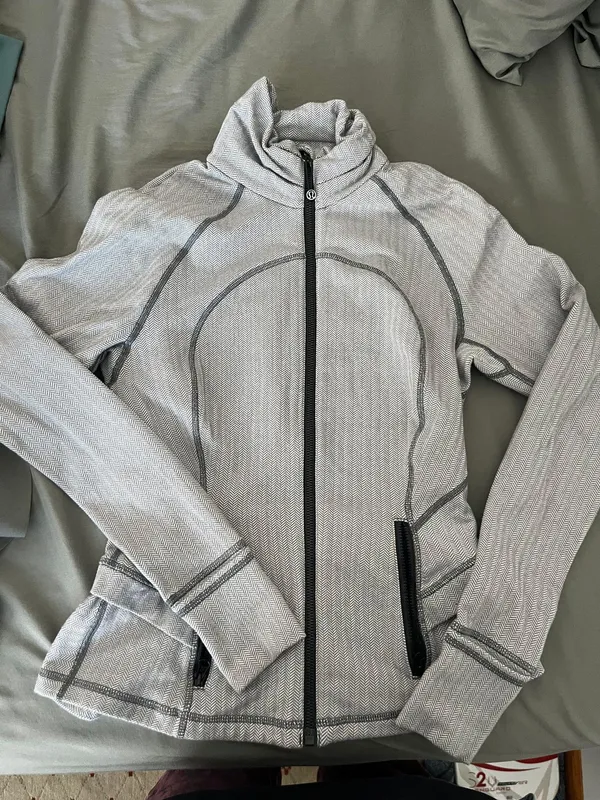 Lululemon jacket - Image 5