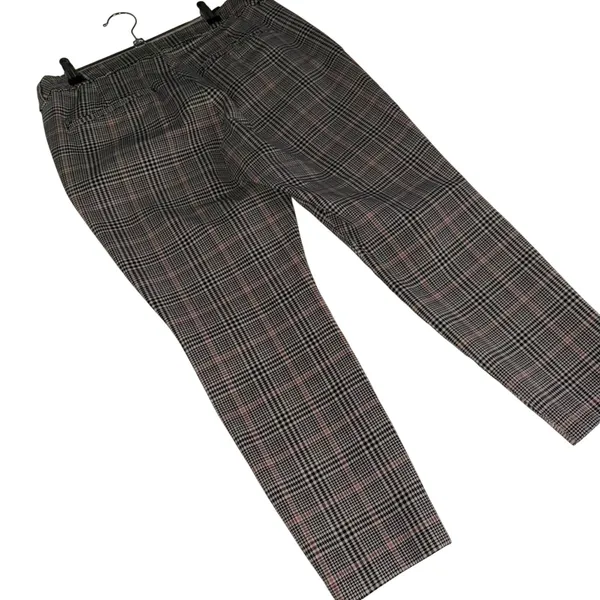 Old Navy grey & pink plaid houndstooth pixie pants - Image 7