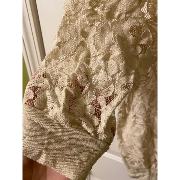 Ivory Eyelash Lace 3/4 sleeve top size Large - Image 2