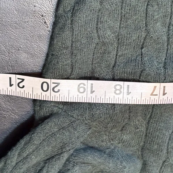 Abercrombie & Fitch Dark Green Cable Knit Sweater size Medium. - Image 9