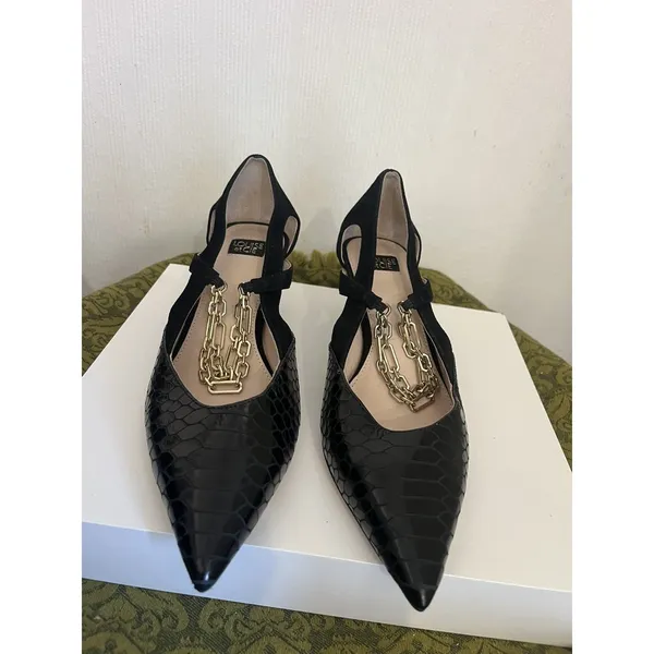 Louise et Cie Lo-Fiana Black Leather & Suede Chain Strap Pumps Heel Size 8.5 - Image 2