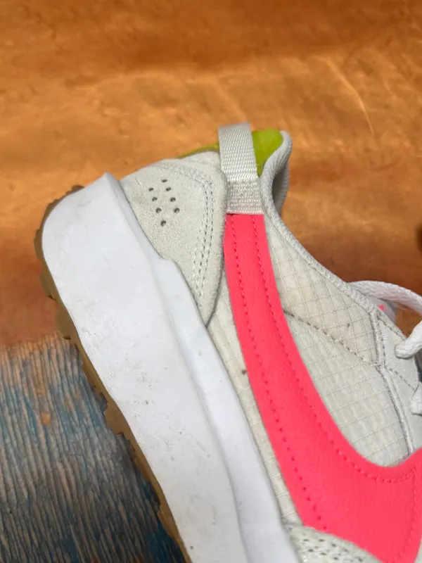 Nike Waffle Debut Athletic Sneakers White Hot Punch Pink Green size 7.5 - Image 5