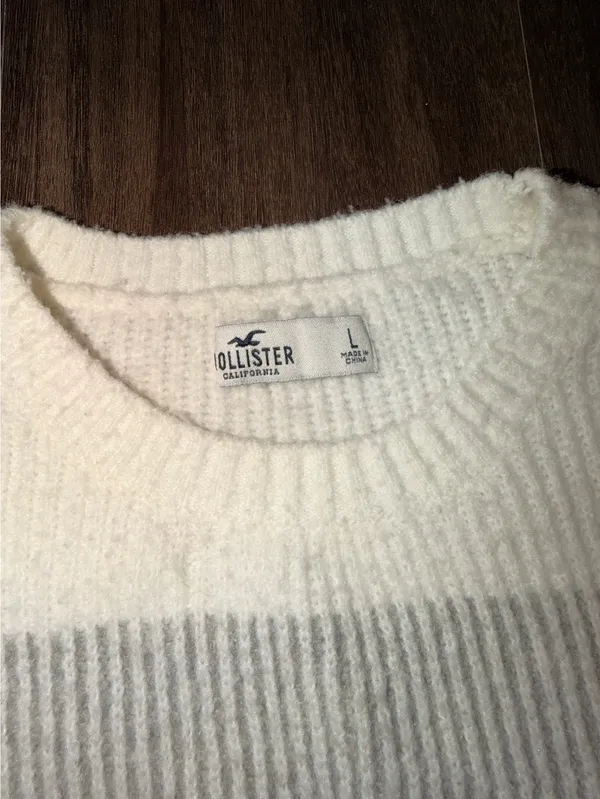 Hollister Oversized Sweater - Image 4