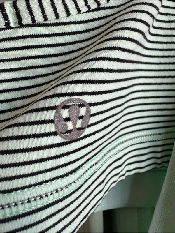 559. Lululemon capri set 2pc sz 6 bundle - Image 4