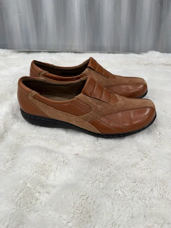 Clark’s Tan Shoes - Image 2