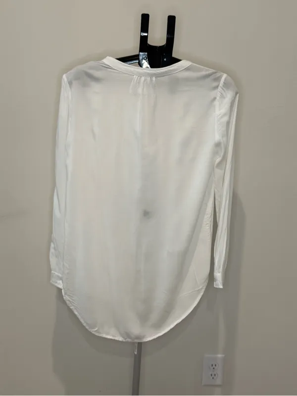 BeachLunchLounge White V-Neck Long Sleeve Blouse Medium - Image 6