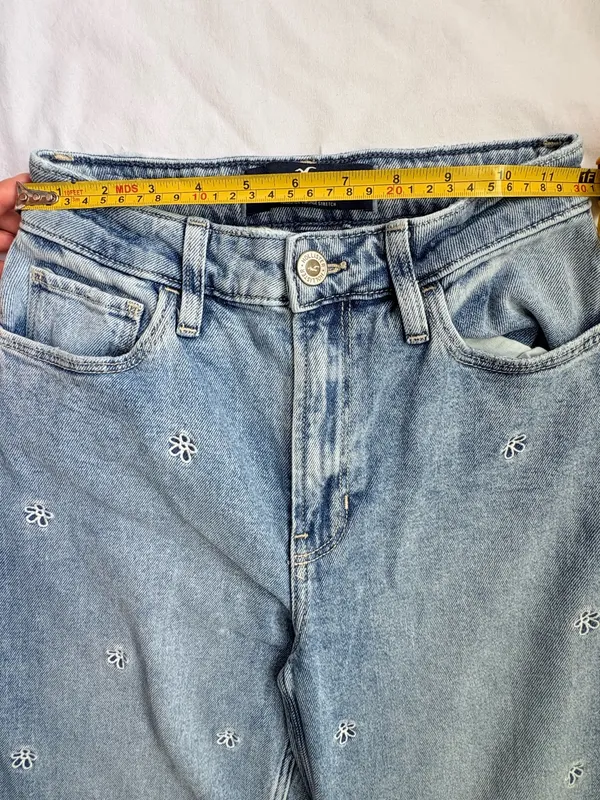 Hollister W25S Floral Embroidered Dad Jeans Light Wash - Image 8