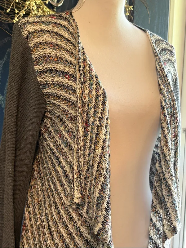 BKE Draped Open-Front Cardigan in Gray with Multicolor Accents - Image 2