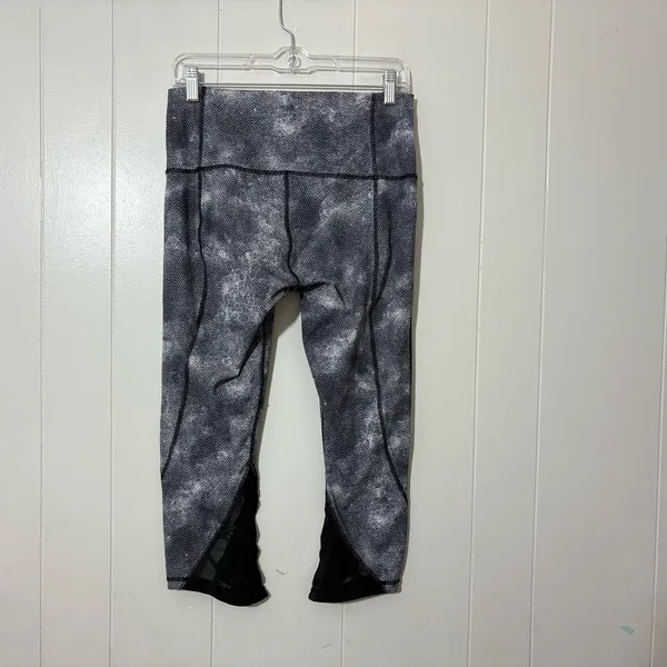 Lululemon Essential Rhythm Crop Leggings Size 10 Black Gray Mesh Luxtreme - Image 4