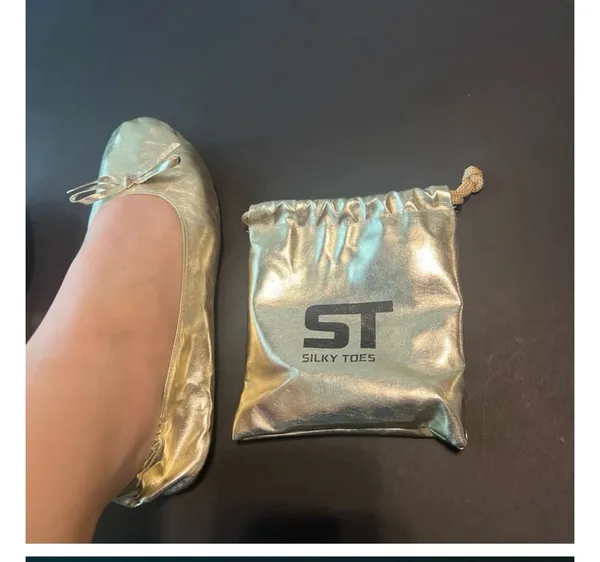 Silky Toes Travel Slippers - Image 2