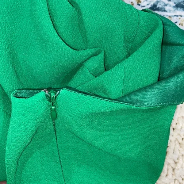 Lulus Kelly green dress new with tags size small - Image 7