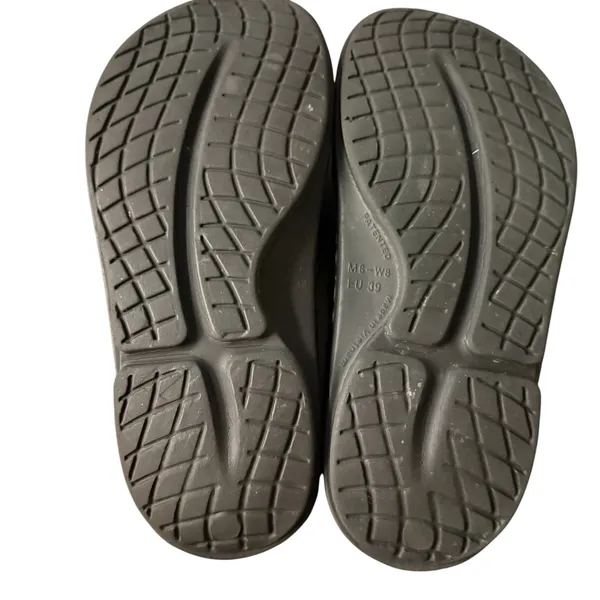 Oofos Ooriginal Thong Recovery Sandals Comfort Flip Flop- Black 2.0 size 8 - Image 8
