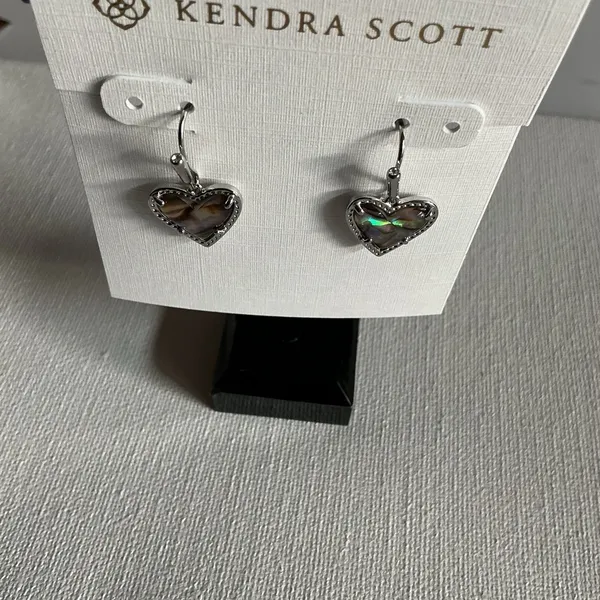 Kendra Scott Heart Drop Earrings Silver Iridescent Abalone Look NWT - Image 4