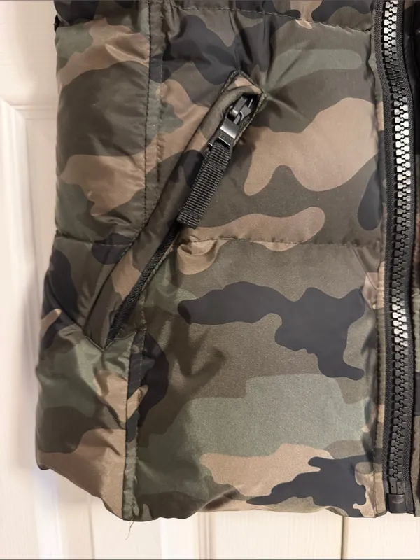 SAM. Women’s Medium Camouflage Puffer Vest Olive Green Black Quilted Zip-Up - Image 2