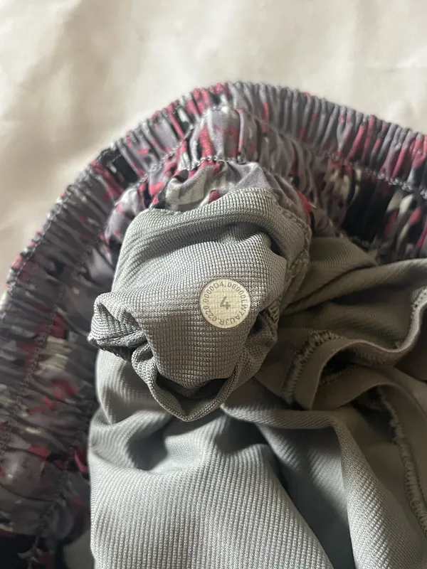 Lululemon Hotty Hot 2.5" Shorts - Image 6