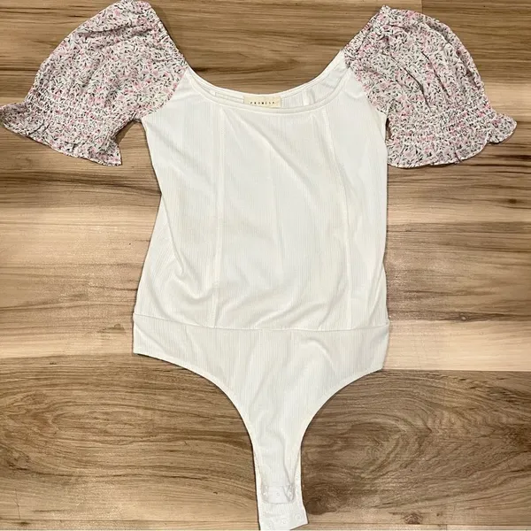 Promesa Every Breath Floral Puff-Sleeve Bodysuit Women’s Medium - Image 5