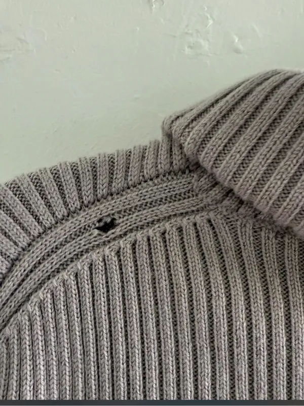 Aritzia Wilfred Cropped Turtleneck‎ Sweater 100% merino wool Medium - Image 8