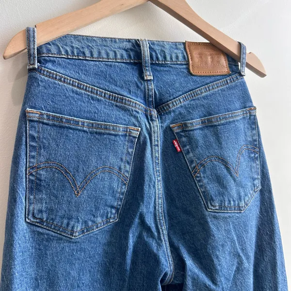 Levi's Premium Ribcage Straight Leg Jeans Medium Wash Button Fly Size 26 - Image 6