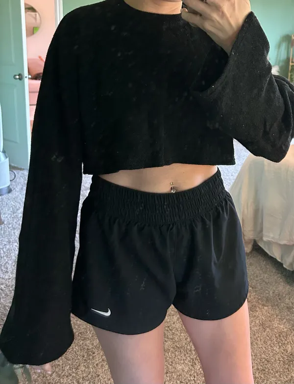 Tobi Black Cropped Sweater - Image 2