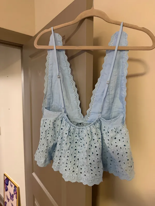 Light Blue Eyelet Plunge Neck Peplum Top Size Medium - Image 4
