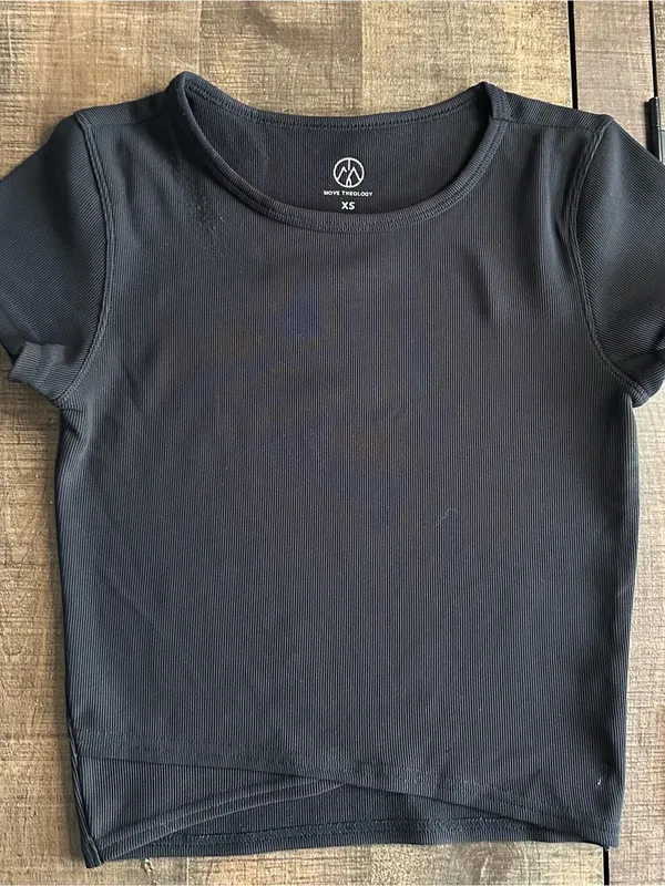 Move Theology Ribbed Black Active Crop Top Women's XS Short Sleeve Stretch Tee - Image 2