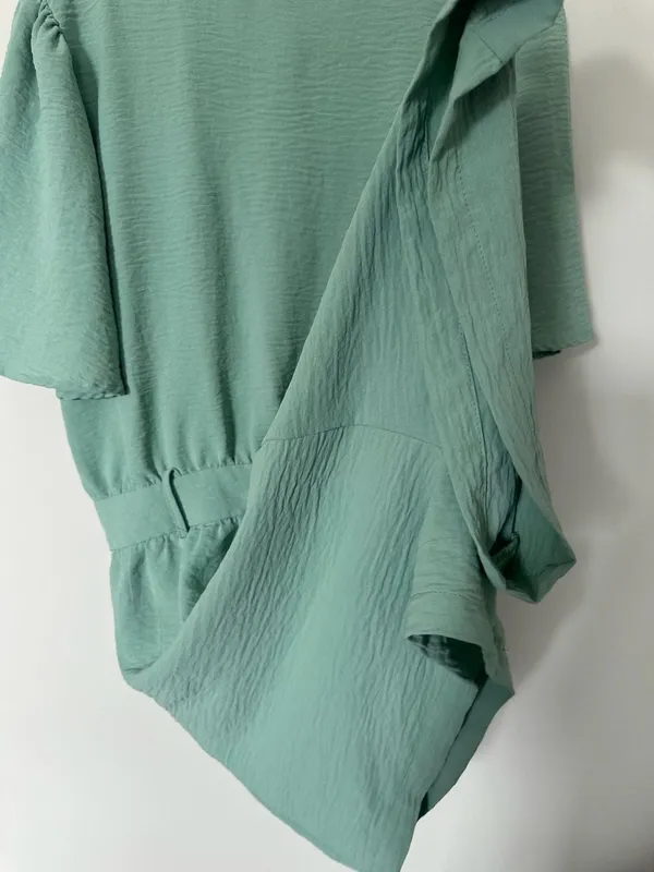 Style Haven Boutique Green Textured V-Neck Short Sleeve Romper with Pockets Size - Image 4