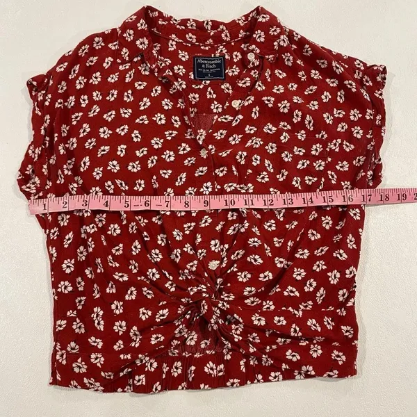 Abercrombie & Fitch Red Floral Twist Front Crop Top Women Small Button Shirt - Image 4