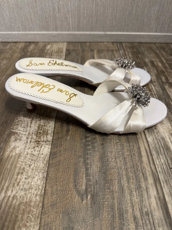 NWOB Sam Edelman White Satin Bridal Kitten Heel Slide with Crystal Brooch Size 6 - Image 8