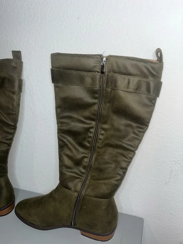 Journee Collection Lelanni Wide Calf Stack Heel Knee High Boot Hook and Loop 8.5 - Image 9