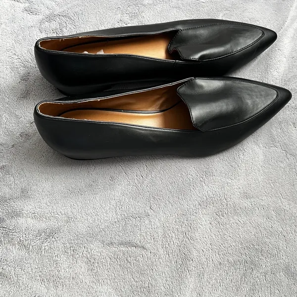Nordstrom Rack NEW Black Faux Leather Loafers SIZE 9 - Image 2