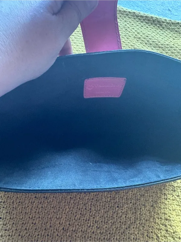 Franklin Covey Black, Pink and Red Striped Laptop Clutch - Image 4