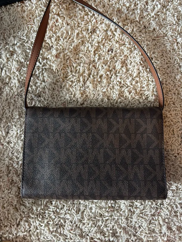 Michael Kors Crossbody - Image 3