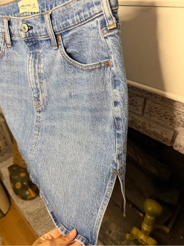 Abercrombie & Fitch mid rise vintage wash Medium Blue Denim Mini Skirt - Image 3